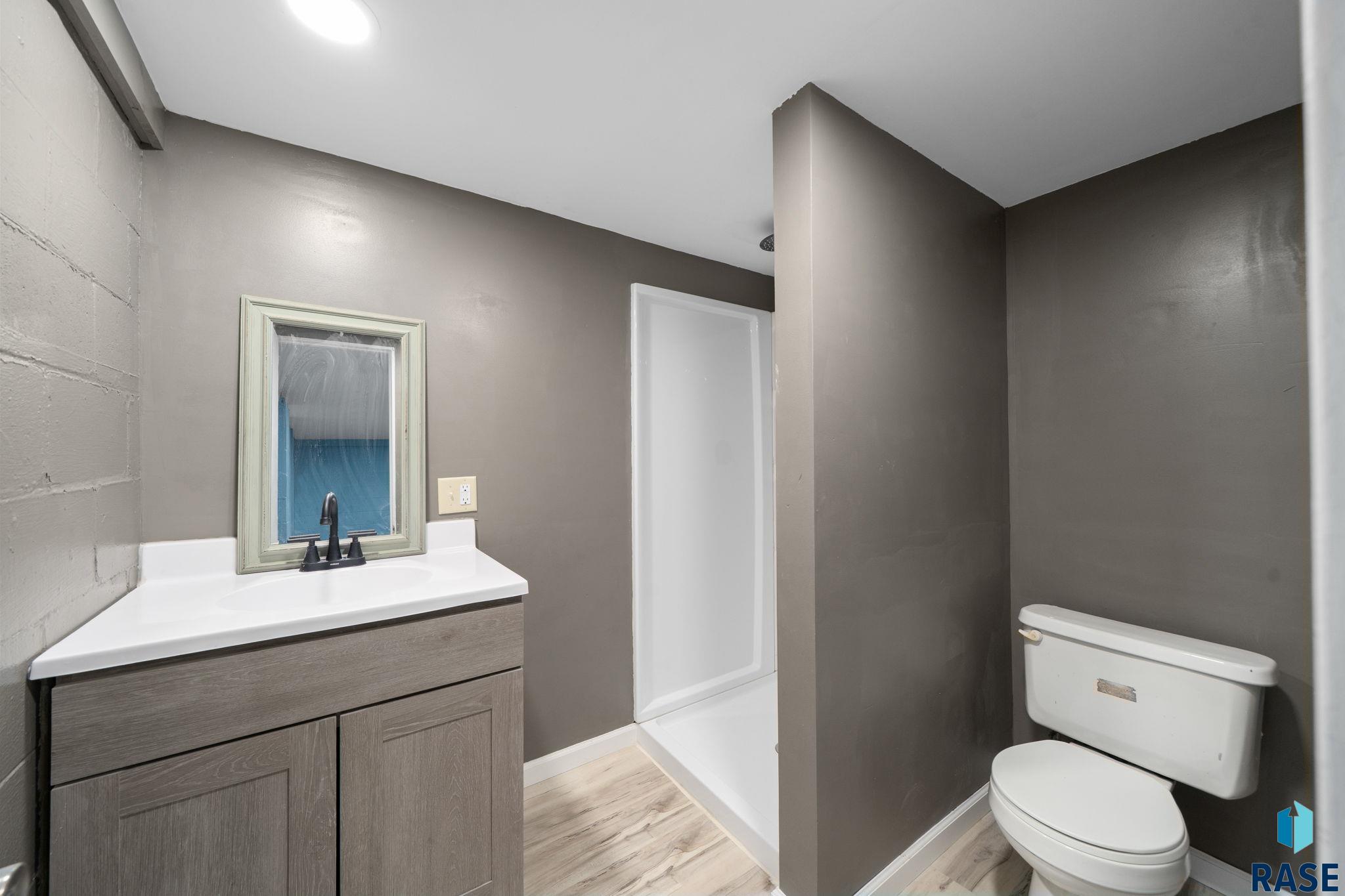 Sioux Falls, South Dakota 57104, United States, 3 Bedrooms Bedrooms, ,2 BathroomsBathrooms,Residential,Active,240643