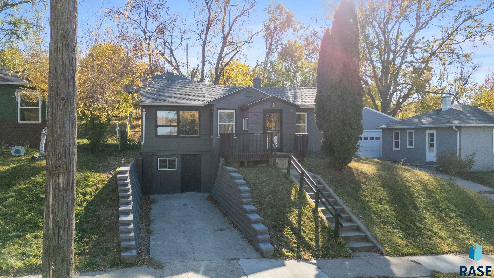 Sioux Falls, South Dakota 57104, United States, 3 Bedrooms Bedrooms, ,2 BathroomsBathrooms,Residential,Active,240643