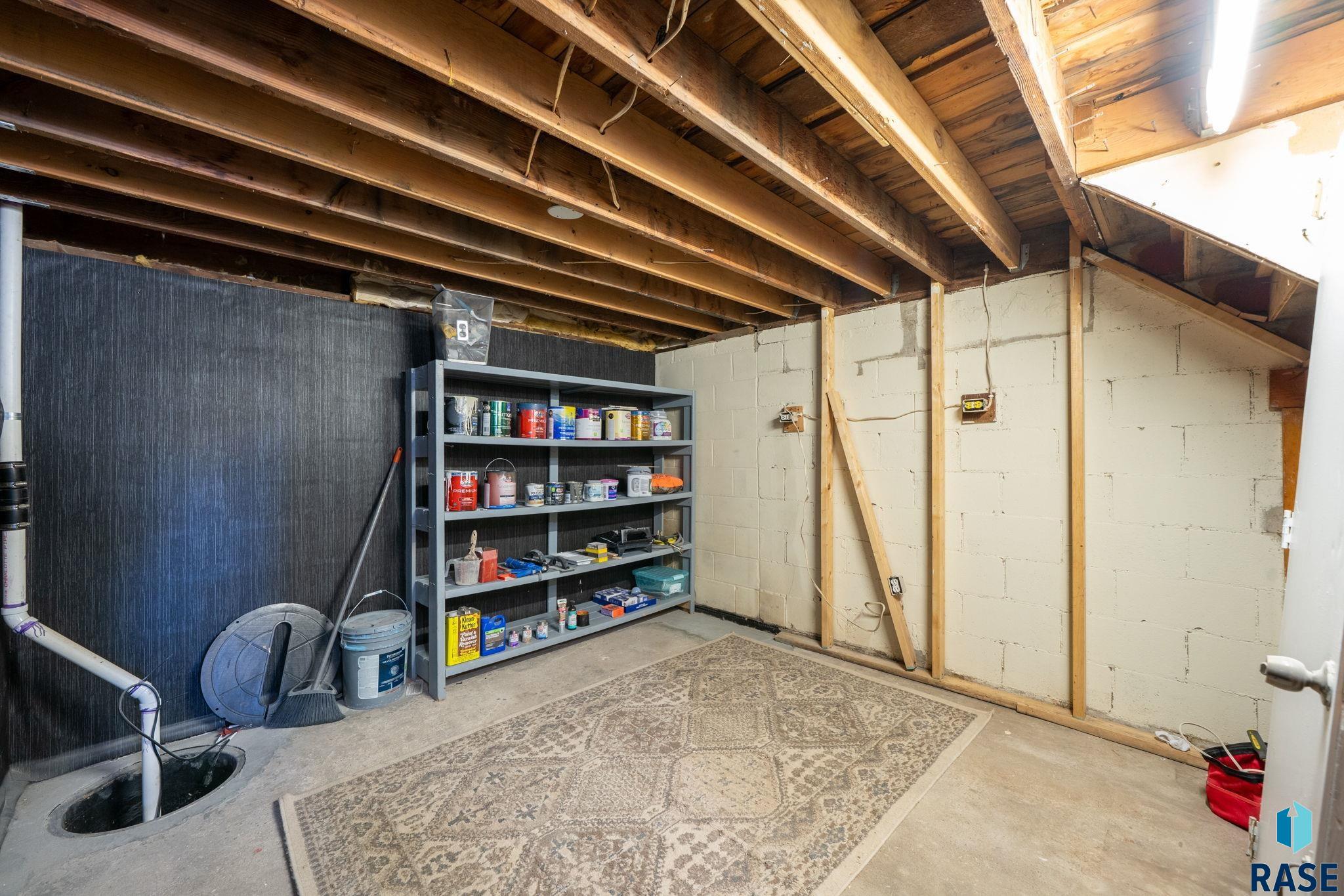 Sioux Falls, South Dakota 57104, United States, 3 Bedrooms Bedrooms, ,2 BathroomsBathrooms,Residential,Active,240643