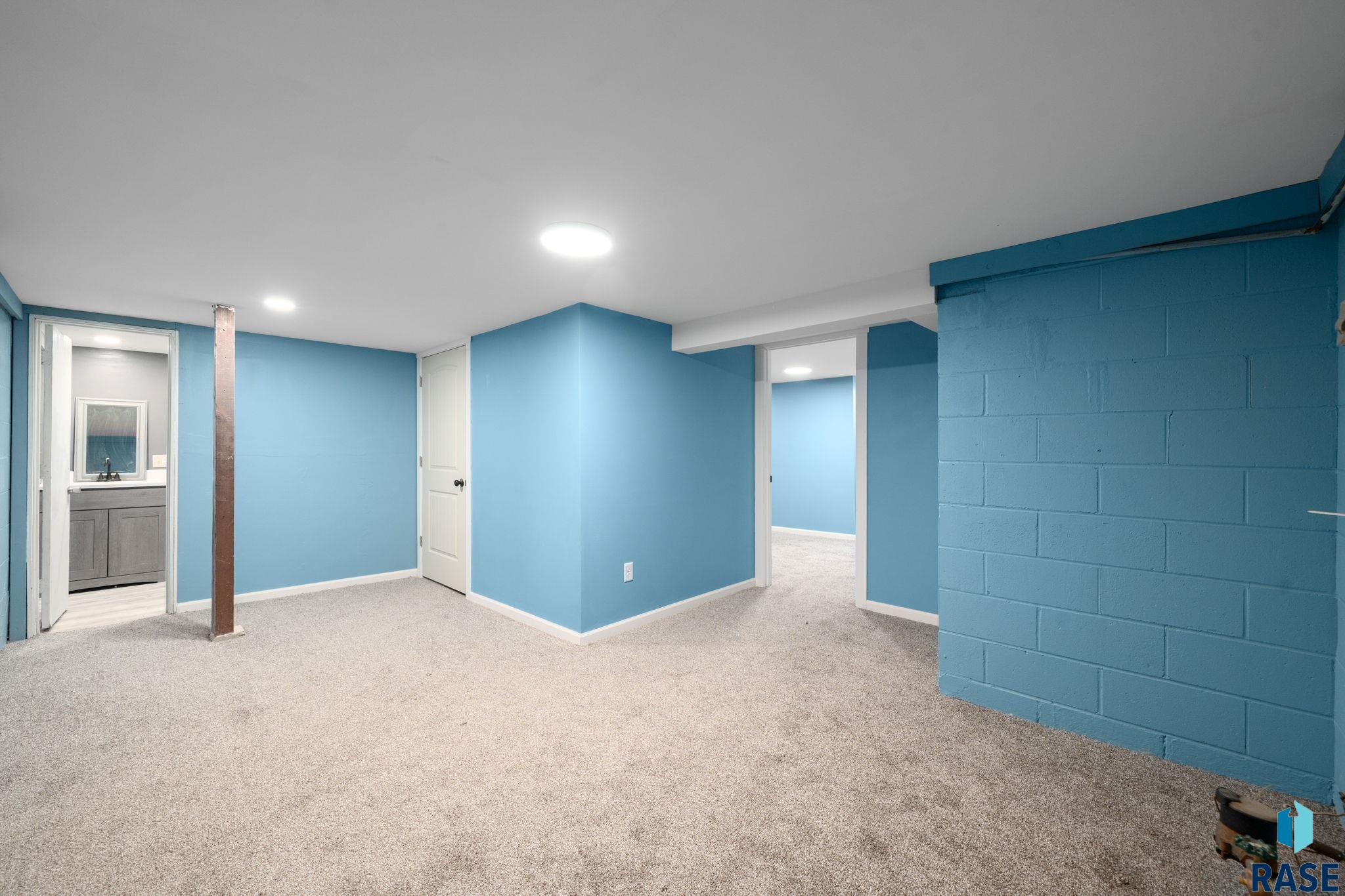 Sioux Falls, South Dakota 57104, United States, 3 Bedrooms Bedrooms, ,2 BathroomsBathrooms,Residential,Active,240643