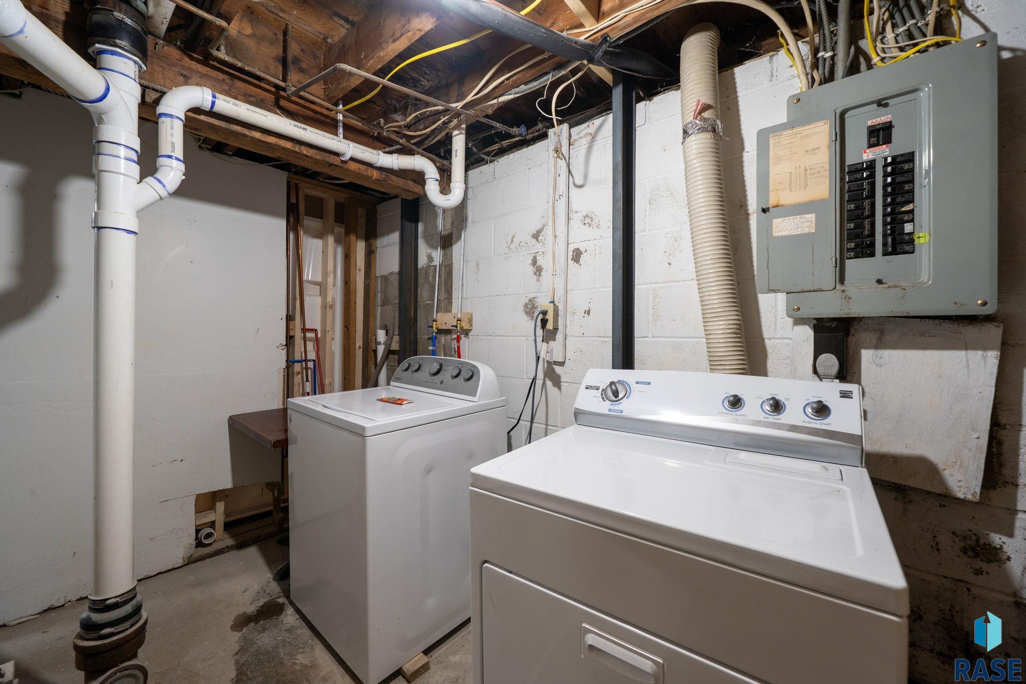 Sioux Falls, South Dakota 57104, United States, 3 Bedrooms Bedrooms, ,2 BathroomsBathrooms,Residential,Active,240643