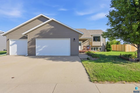 Homes For Sale - 506 Laura Street<br/> Lincoln County, Harrisburg, SD 57032