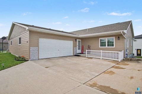 Townhouse For Sale - 411 Cypress Circle<br/> Harrisburg, SD 57032