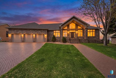 Photo of 6301 S Grand Prairie Dr, Sioux Falls, SD 57108 (MLS # 22603000)