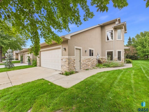 Townhouse For Sale - 720 E 70th Place<br/> Sioux Falls, SD 57108