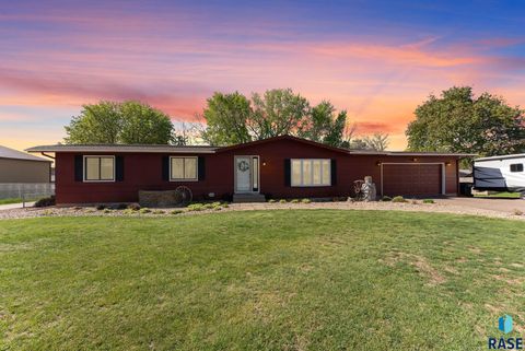 Photo of 1821 E 34th St N N, Sioux Falls, SD 57104 (MLS # 22603463)