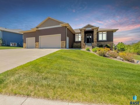 Homes For Sale - 305 S Heritage Road<br/> Brandon, SD 57005