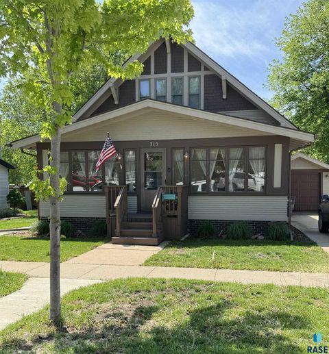 Homes For Sale - 315 W Luverne Street<br/> Luverne, MN 56156