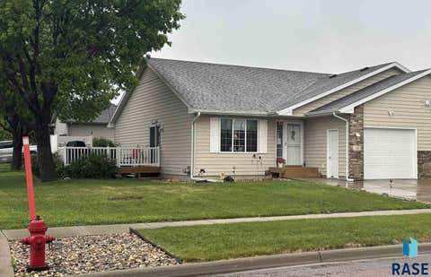 Townhouse For Sale - 210 W Maple Street<br/> Harrisburg, SD 57032