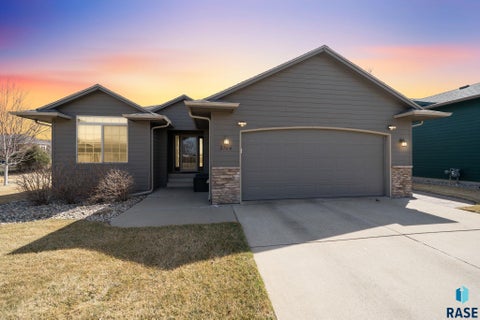 Homes For Sale - 2704 S Grinnell Avenue<br/> Sioux Falls, SD 57106