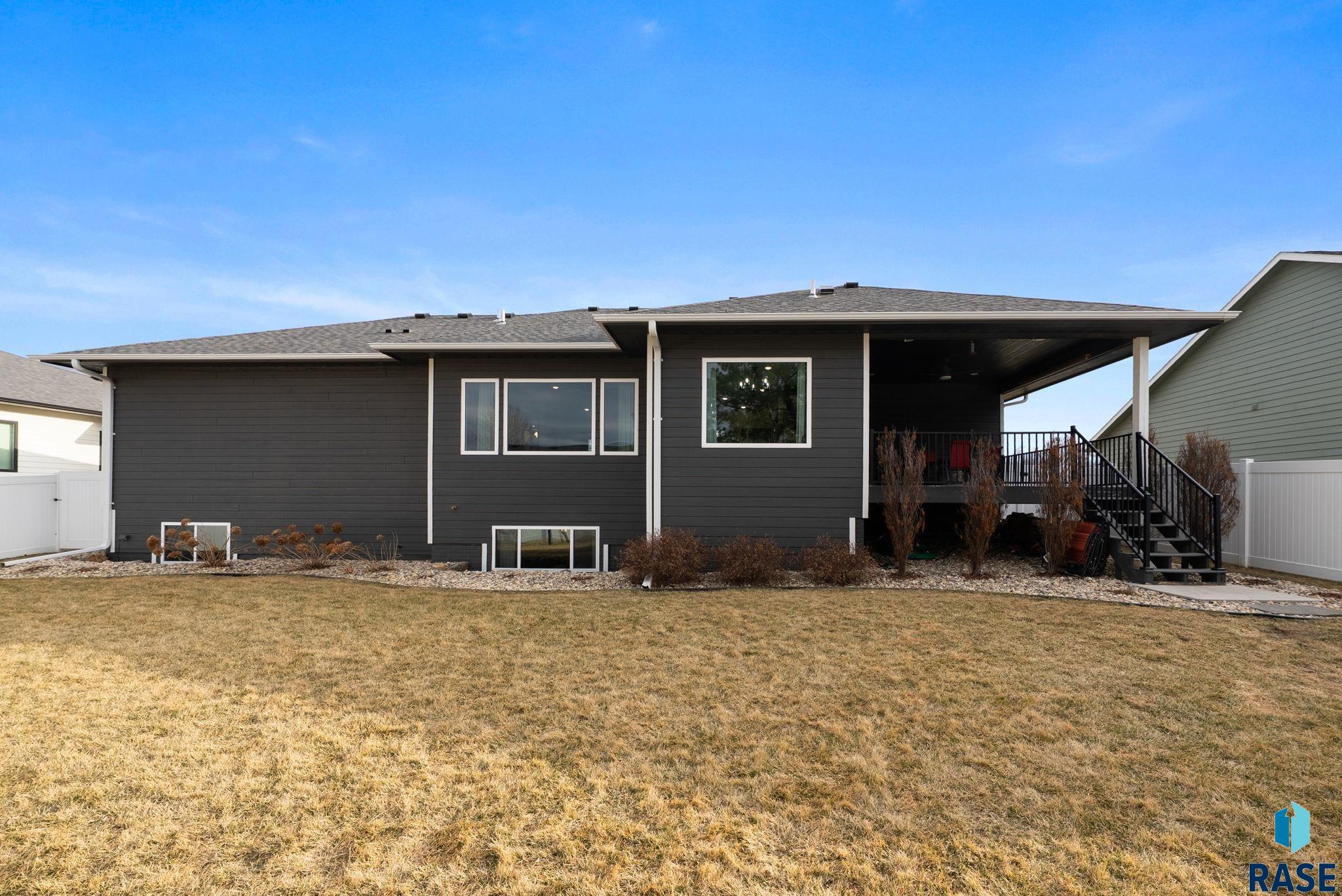 104 E Birchwood Dr