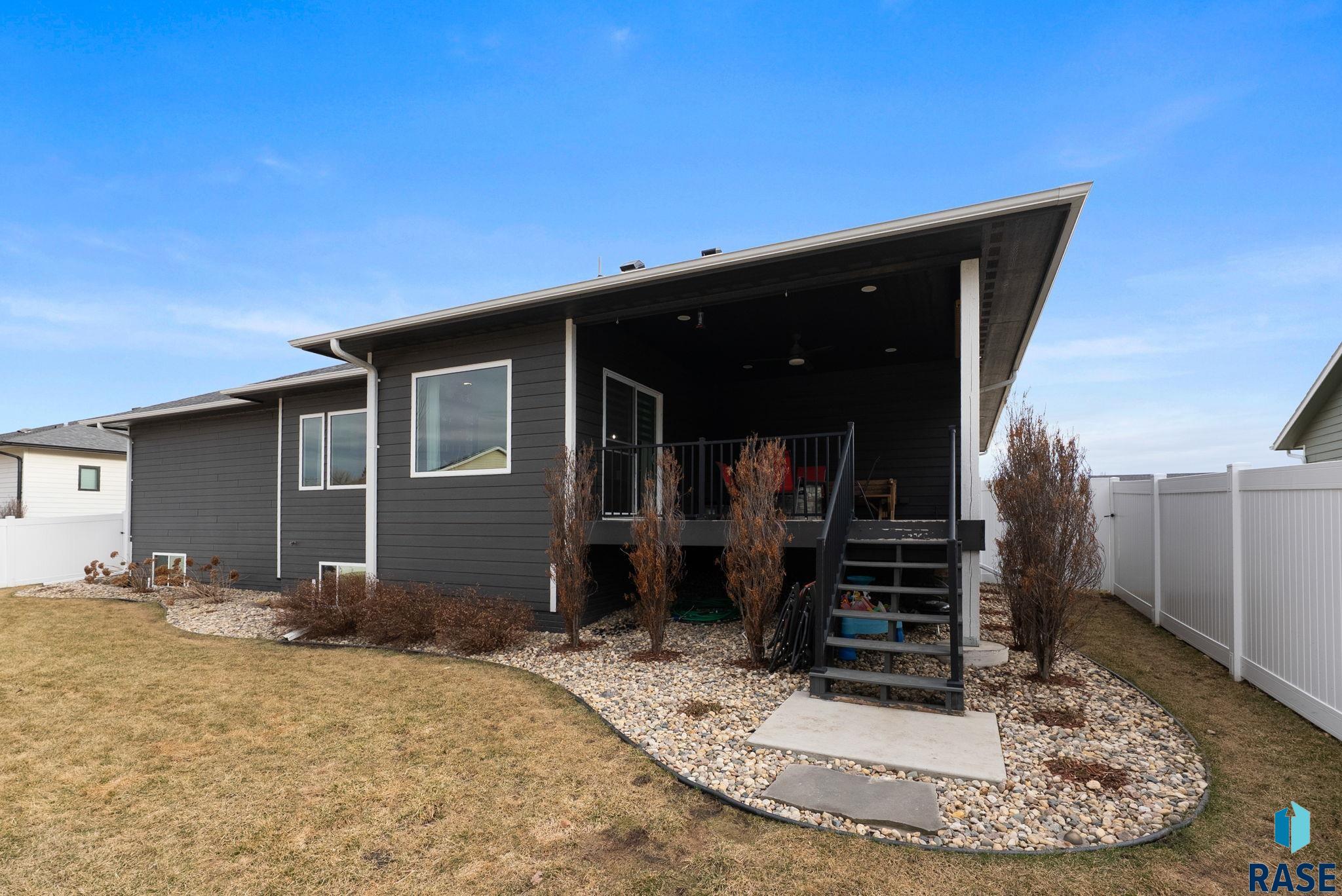 104 E Birchwood Dr