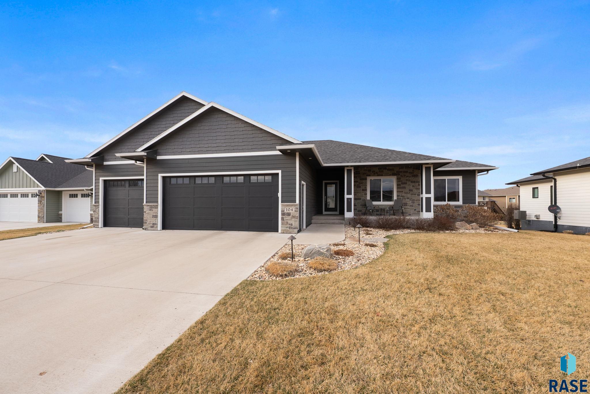 104 E Birchwood Dr