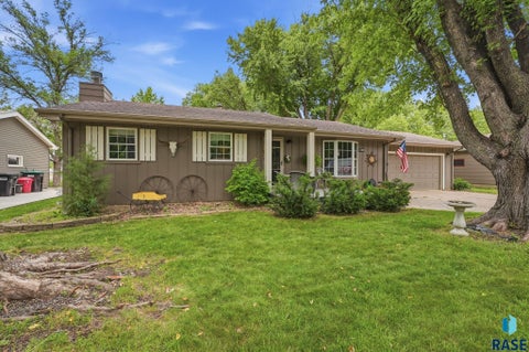 Homes For Sale - 1200 E Cedar Street<br/> Minnehaha County, Brandon, SD 57005