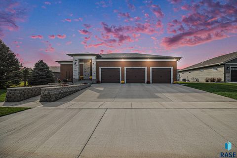 Homes For Sale - 815 Heatherwood Avenue<br/> Madison, SD 57042