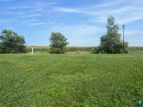 Photo of 187 Lake Ridge Dr, Wentworth, SD 57075 (MLS # 22602435)