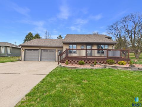 Photo of 102 E 8th St, Dell Rapids, SD 57022 (MLS # 22602544)