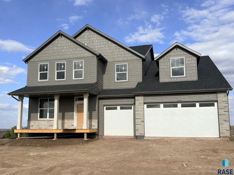 Photo of 2708 S Copper Creek Ave, Sioux Falls, SD 57110 (MLS # 22603370)