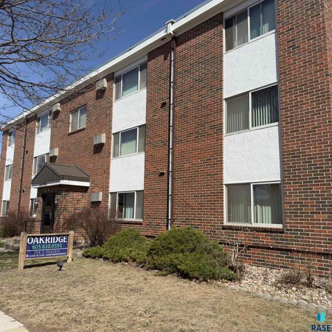 Photo of 708 S Prairie Ave, Sioux Falls, SD 57104 (MLS # 22602494)