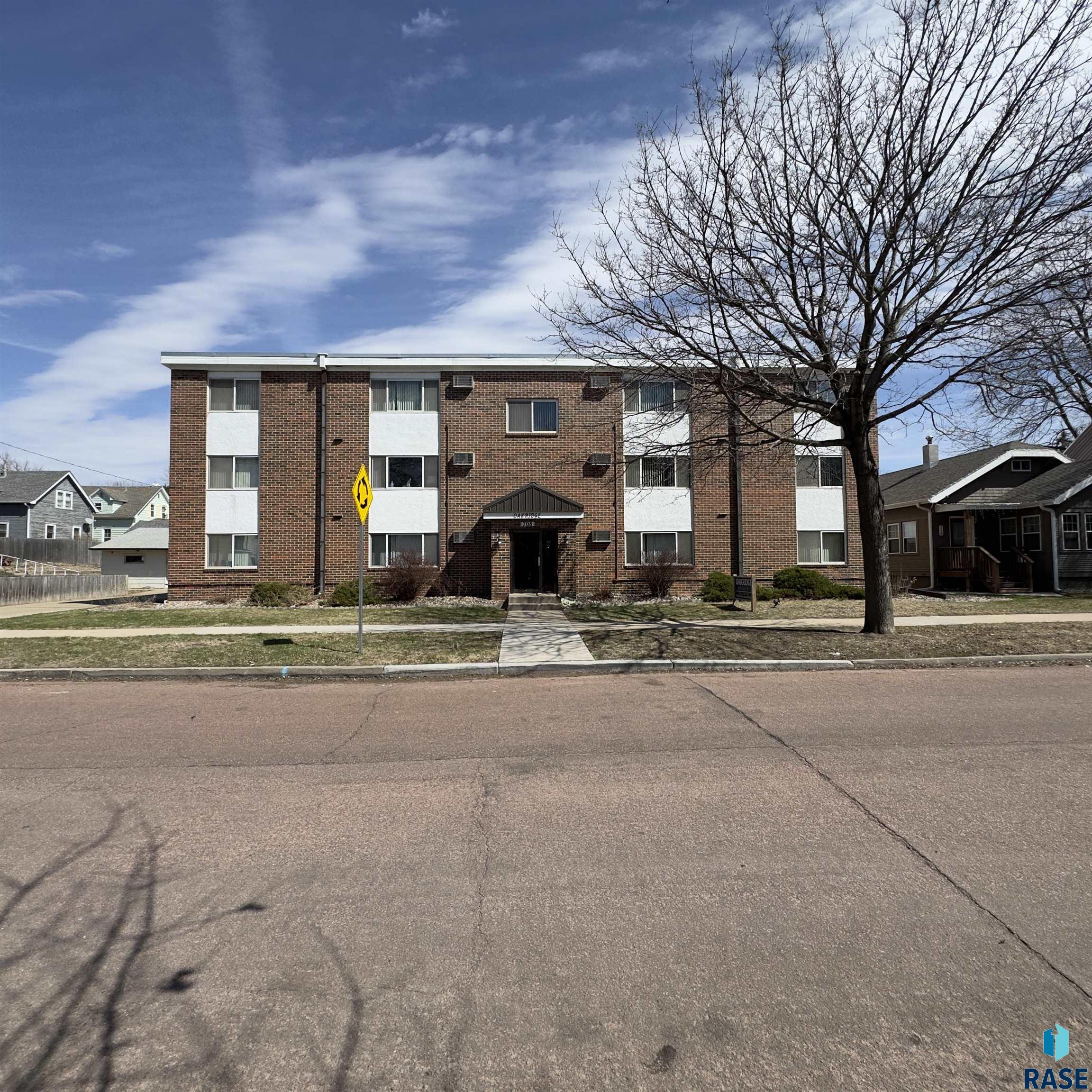 708 S Prairie Ave
