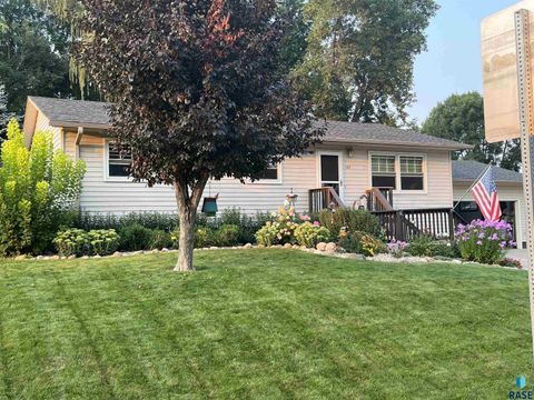 Homes For Sale - 105 E 6th Street<br/> Crooks, SD 57020