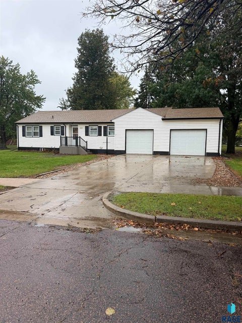 Photo of 5909 W 41st St, Sioux Falls, SD 57106 (MLS # 22607953)