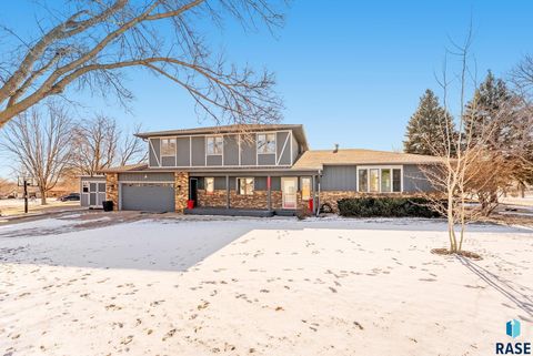Photo of 5913 W 27Th St, Sioux Falls, SD 57106 (MLS # 22600634)