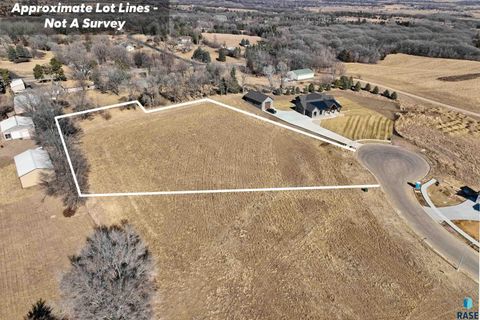 Photo of 1005 N Foxtail Cir, Sioux Falls, SD 57110 (MLS # 22601343)