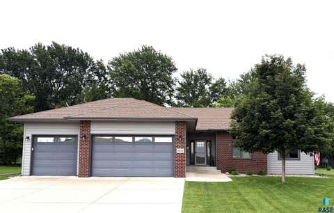 Homes For Sale - 5725 E Meadow Oak Circle<br/> Sioux Falls, SD 57110