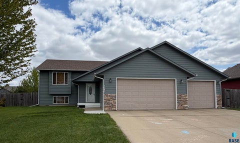 Homes For Sale - 1040 N Rose Avenue<br/> Tea, SD 57064