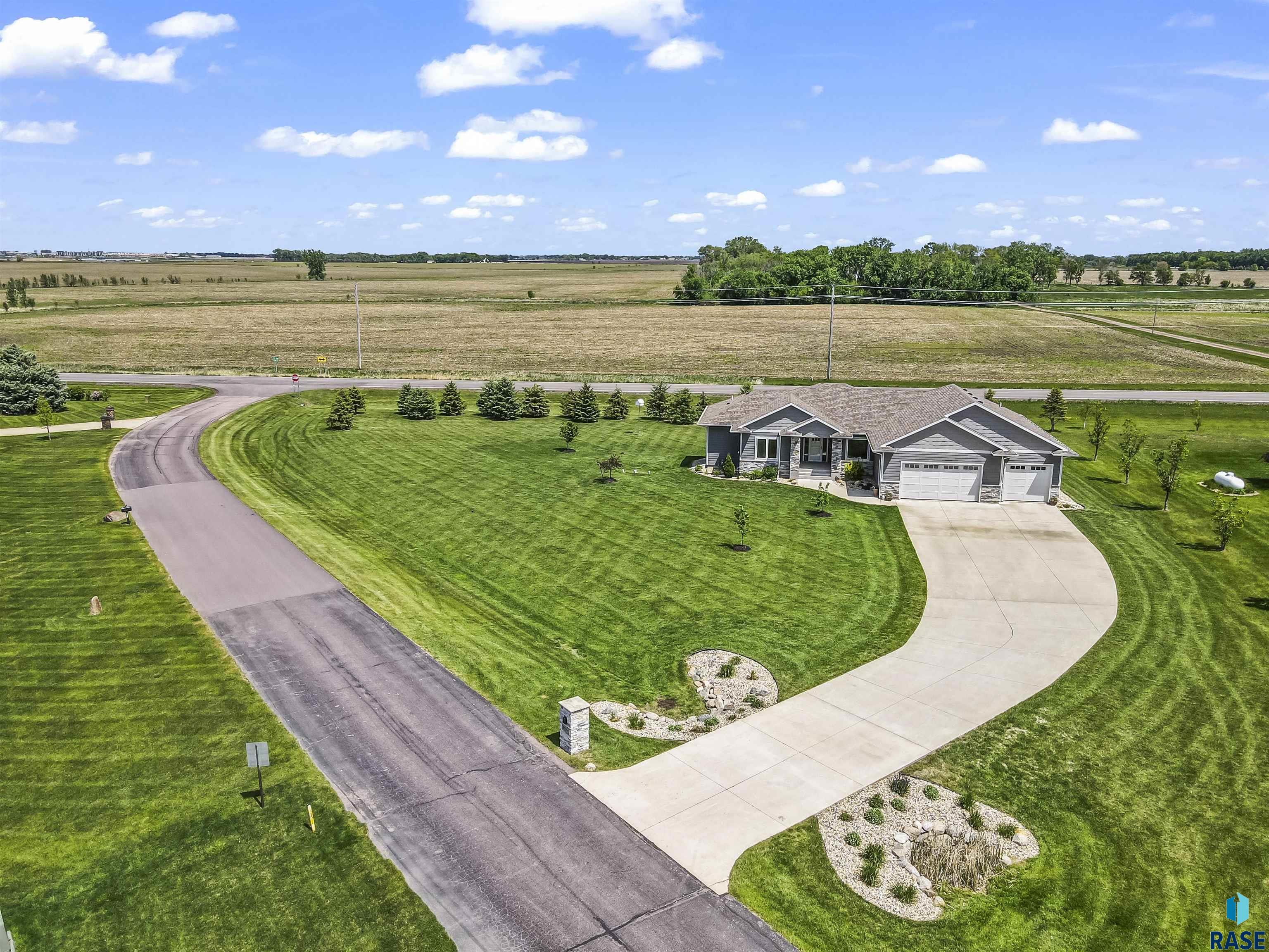 27164 Fairway Pl