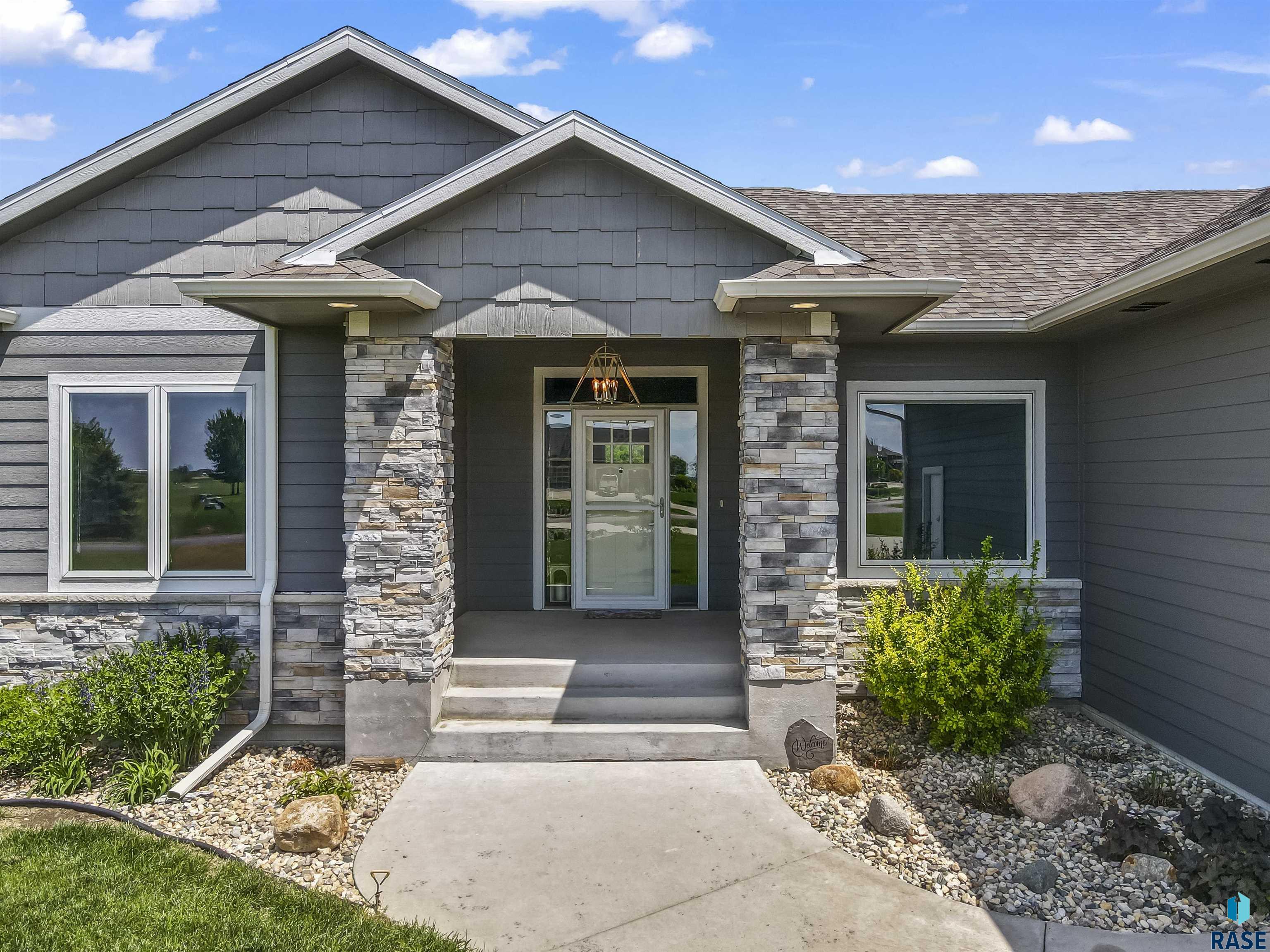 27164 Fairway Pl