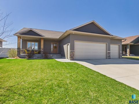 Photo of 117 E Birchwood Dr, Brandon, SD 57005 (MLS # 22602704)