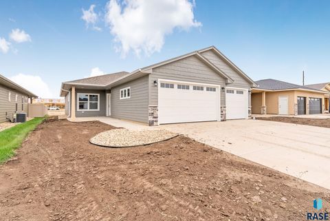 Homes For Sale - 2404 E Tinley Street<br/> Brandon, SD 57005