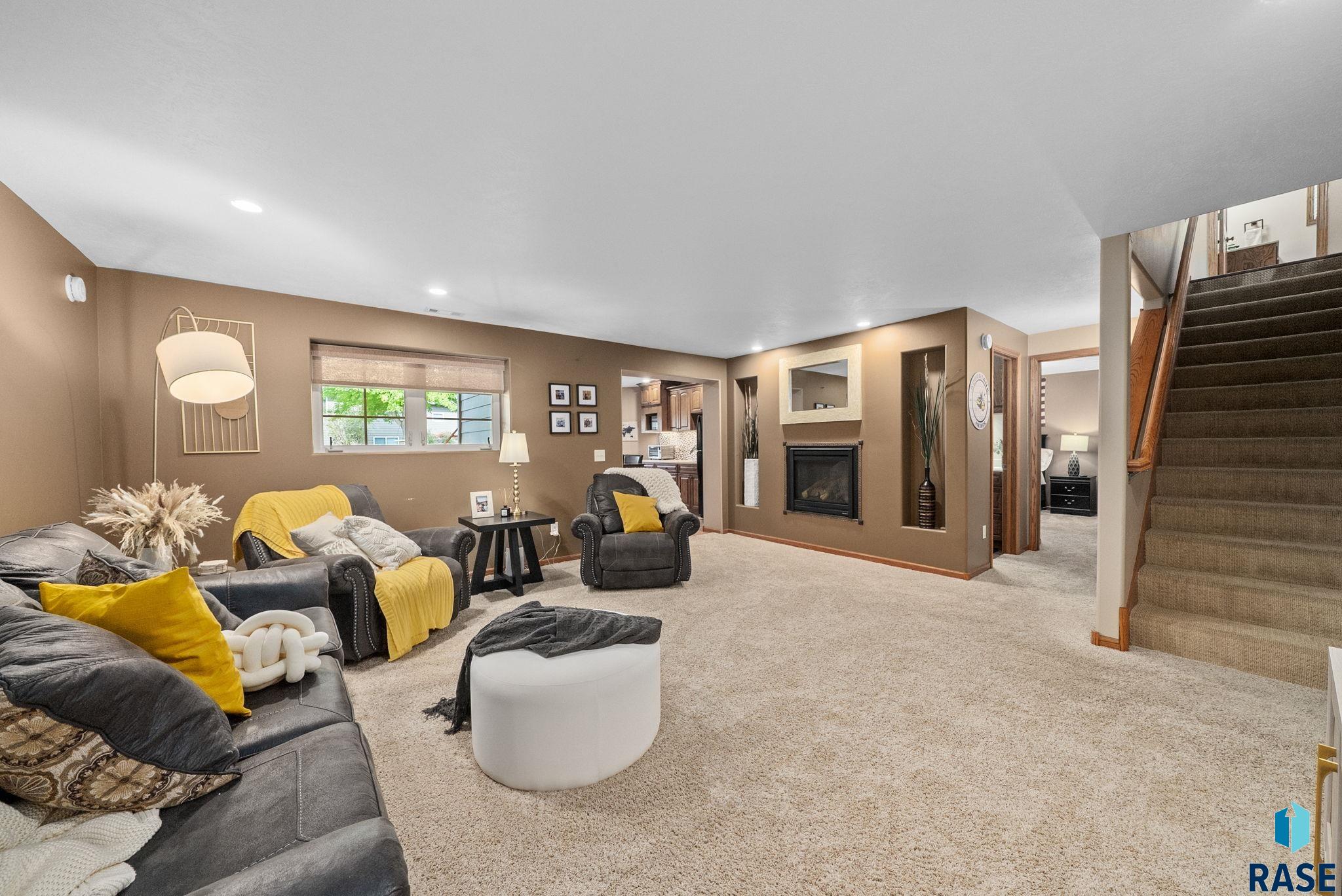 Sioux Falls, South Dakota 57108, United States, 4 Bedrooms Bedrooms, ,4 BathroomsBathrooms,Residential,Active,226775