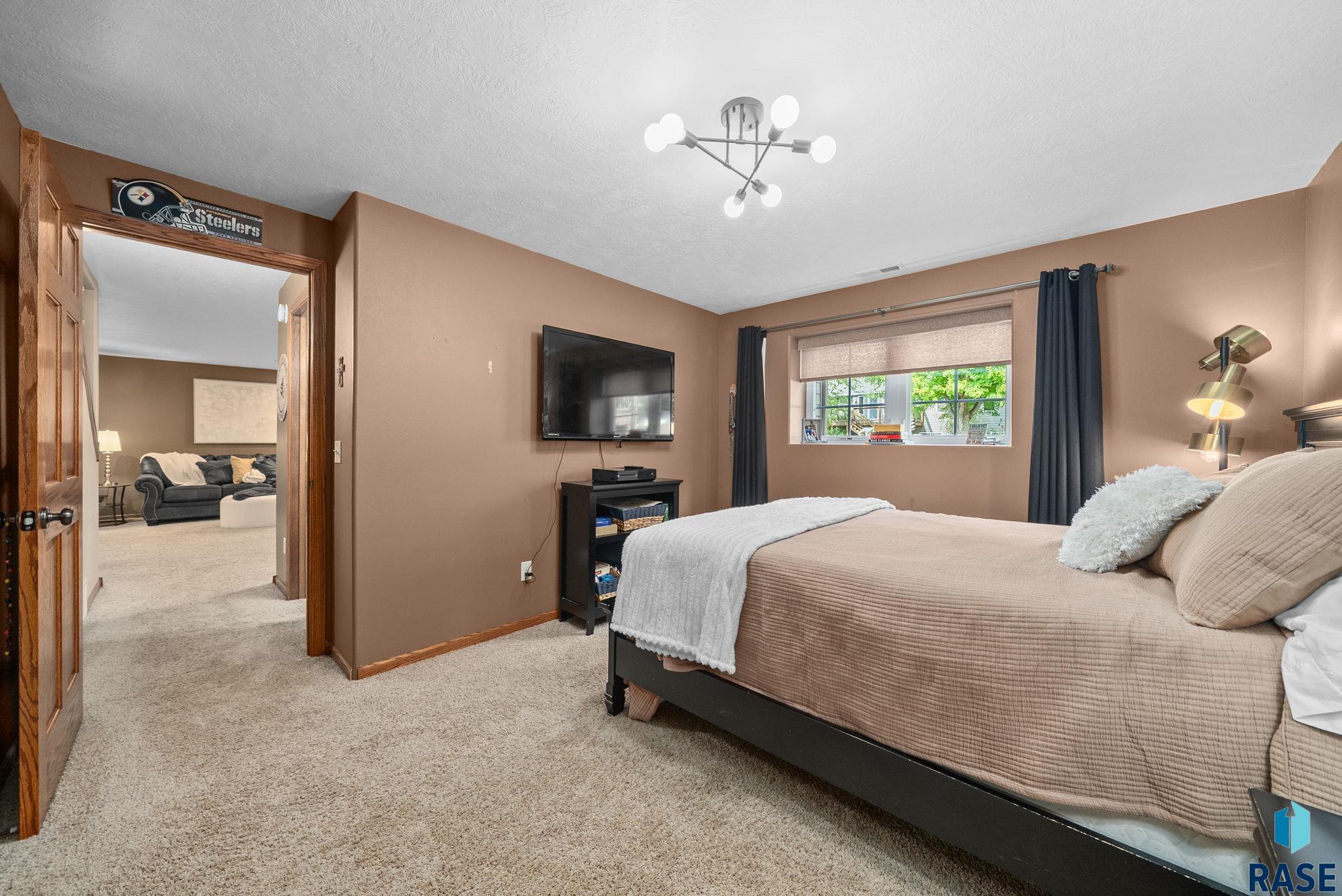 Sioux Falls, South Dakota 57108, United States, 4 Bedrooms Bedrooms, ,4 BathroomsBathrooms,Residential,Active,226775