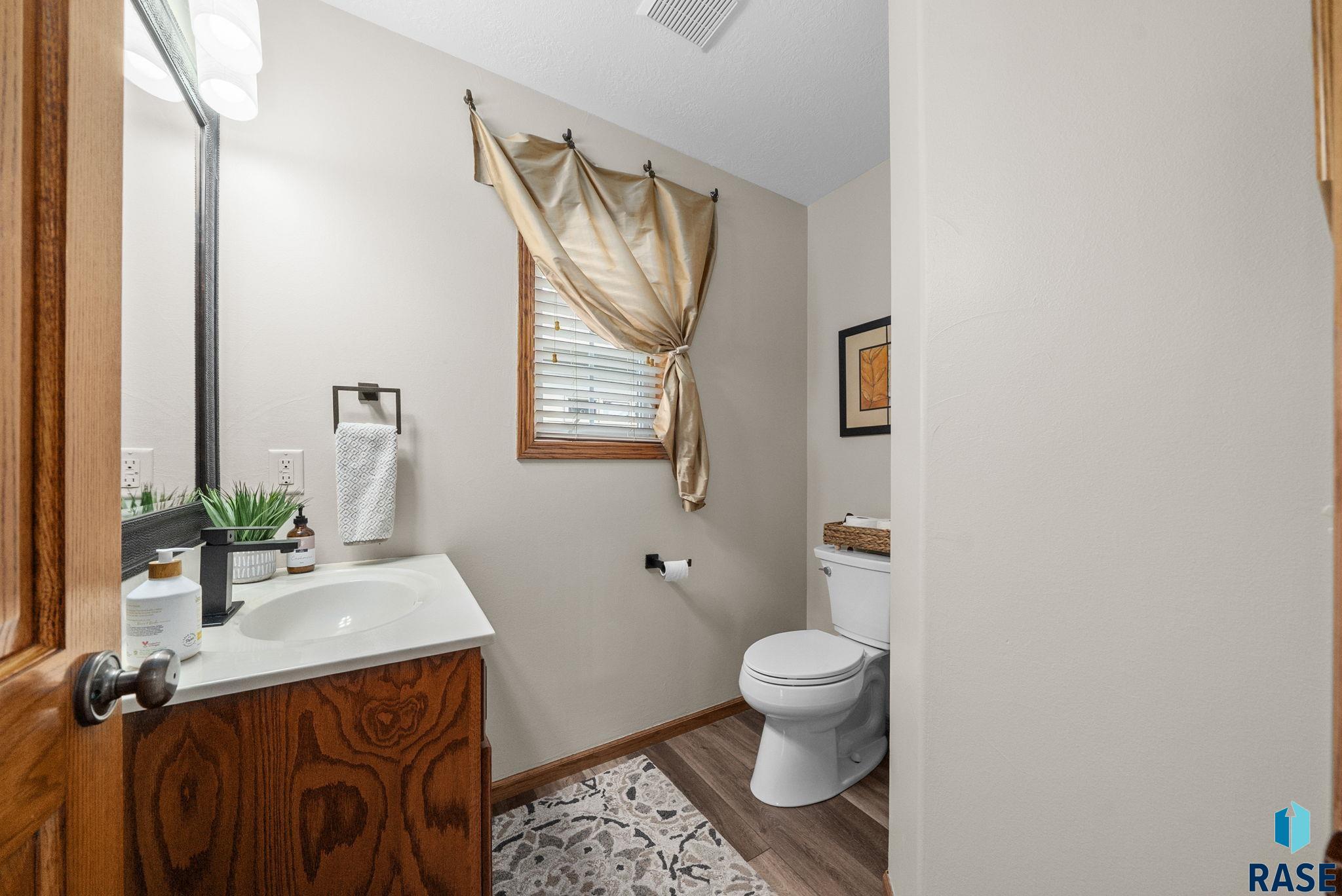 Sioux Falls, South Dakota 57108, United States, 4 Bedrooms Bedrooms, ,4 BathroomsBathrooms,Residential,Active,226775