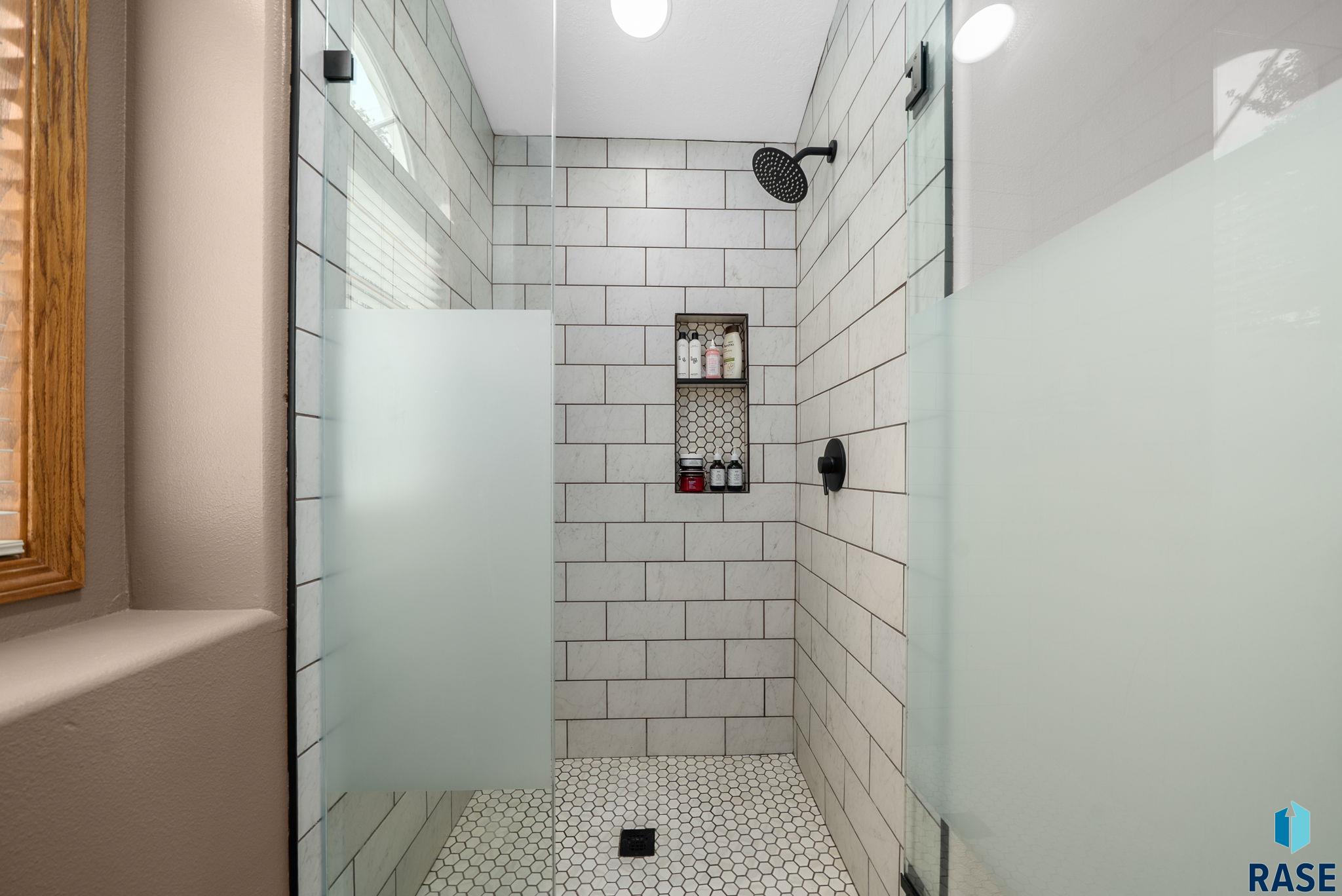 Sioux Falls, South Dakota 57108, United States, 4 Bedrooms Bedrooms, ,4 BathroomsBathrooms,Residential,Active,226775