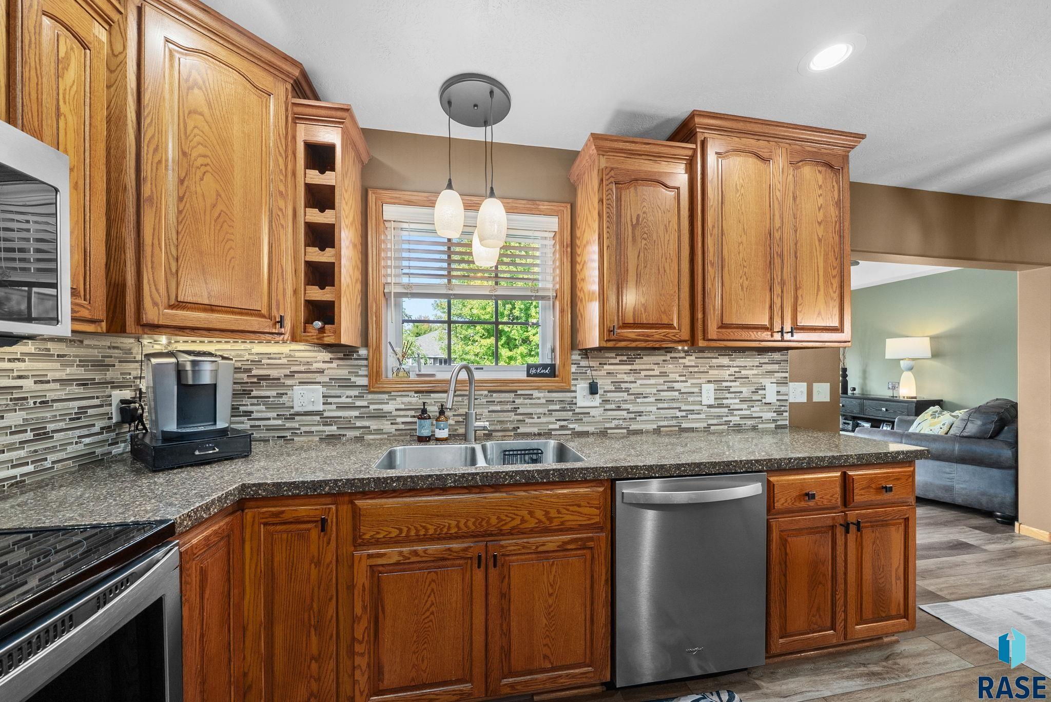 Sioux Falls, South Dakota 57108, United States, 4 Bedrooms Bedrooms, ,4 BathroomsBathrooms,Residential,Active,226775