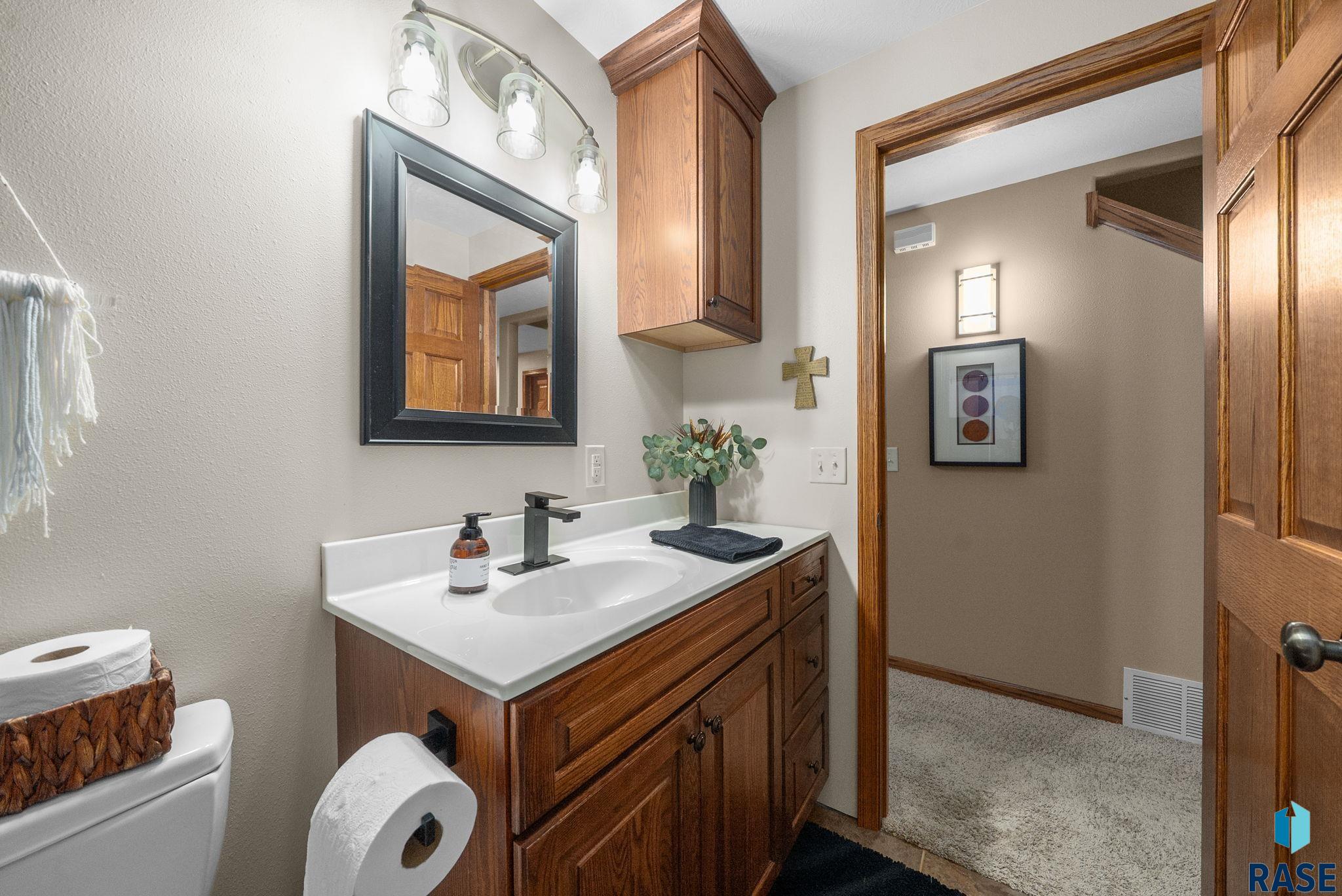 Sioux Falls, South Dakota 57108, United States, 4 Bedrooms Bedrooms, ,4 BathroomsBathrooms,Residential,Active,226775