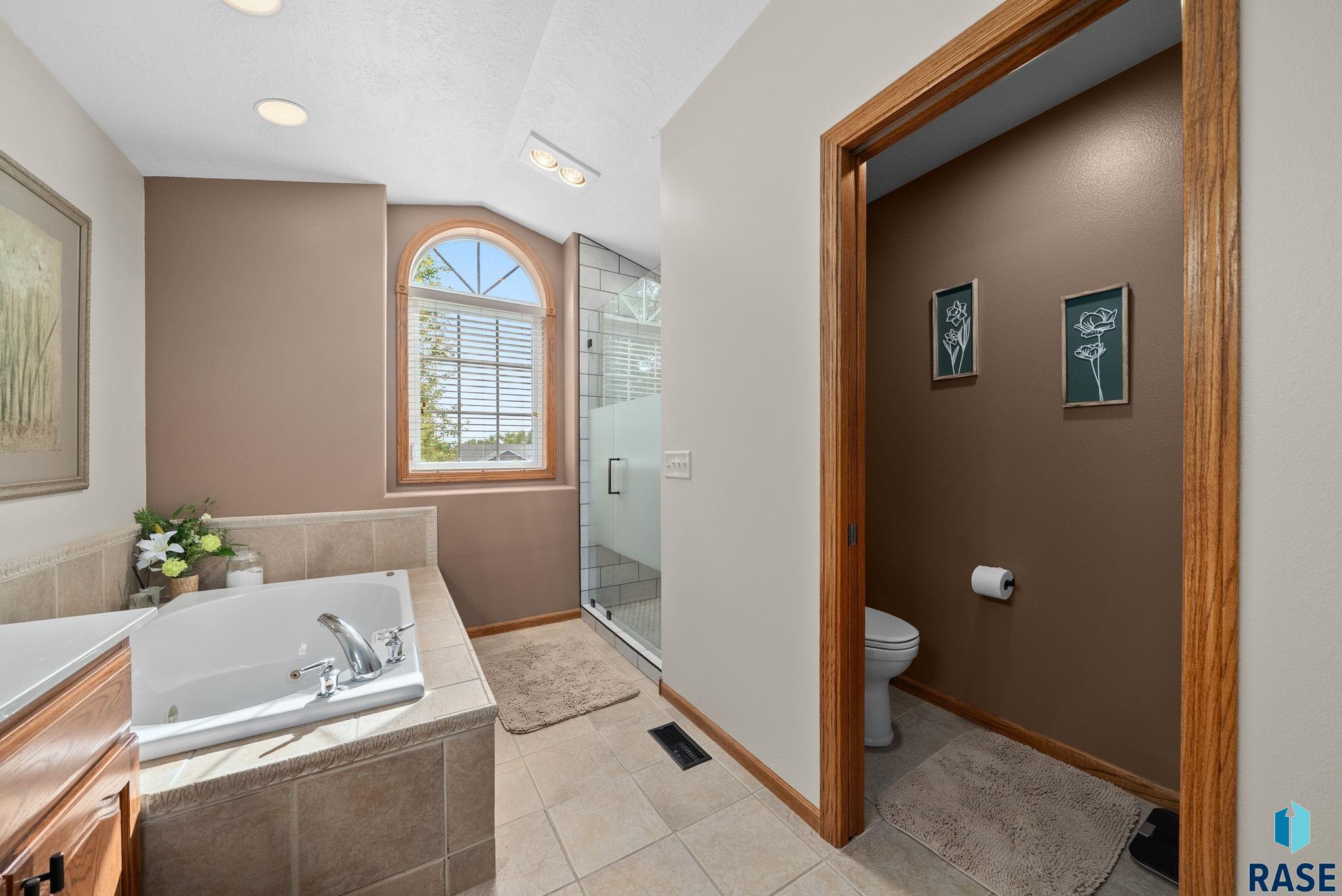 Sioux Falls, South Dakota 57108, United States, 4 Bedrooms Bedrooms, ,4 BathroomsBathrooms,Residential,Active,226775