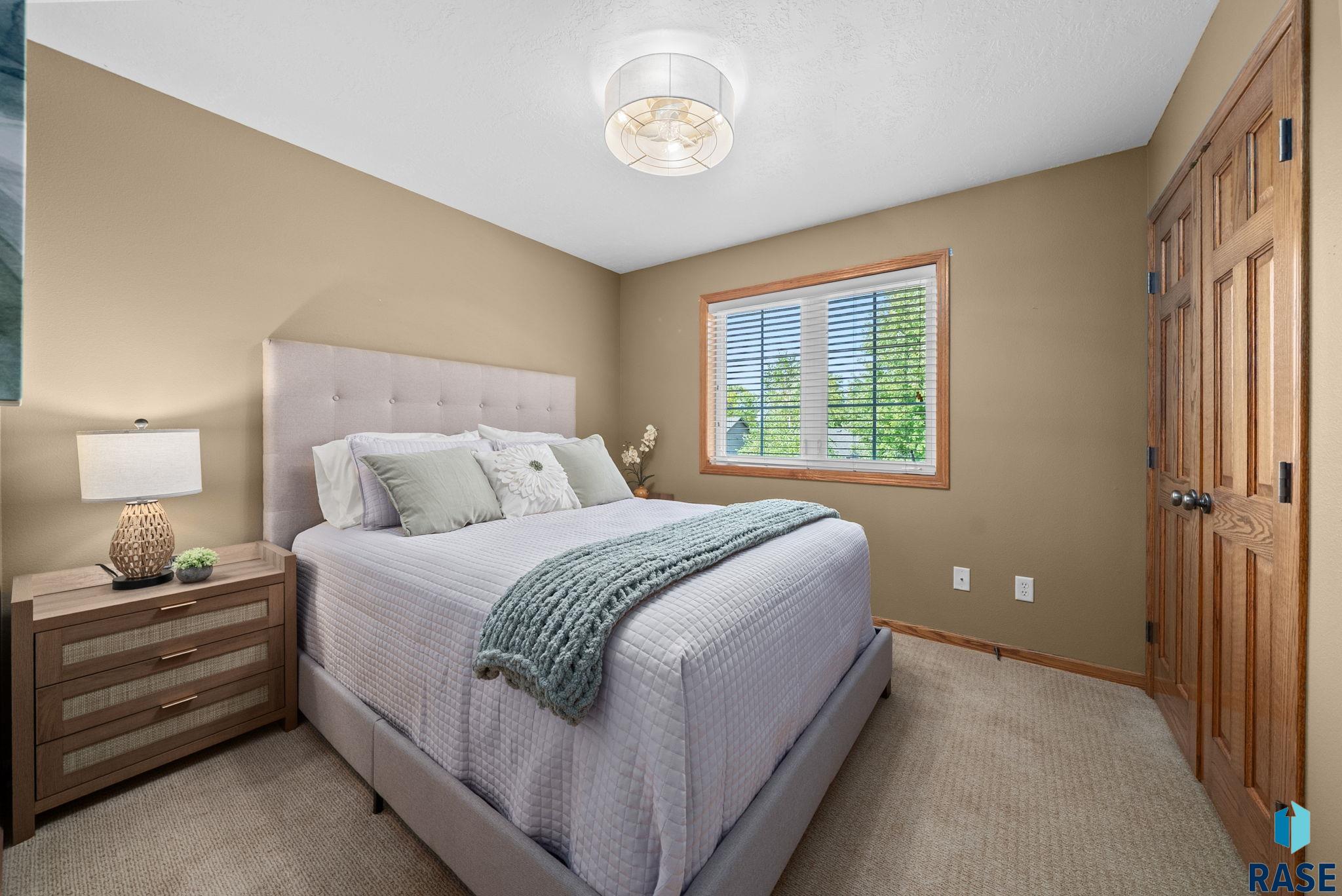 Sioux Falls, South Dakota 57108, United States, 4 Bedrooms Bedrooms, ,4 BathroomsBathrooms,Residential,Active,226775