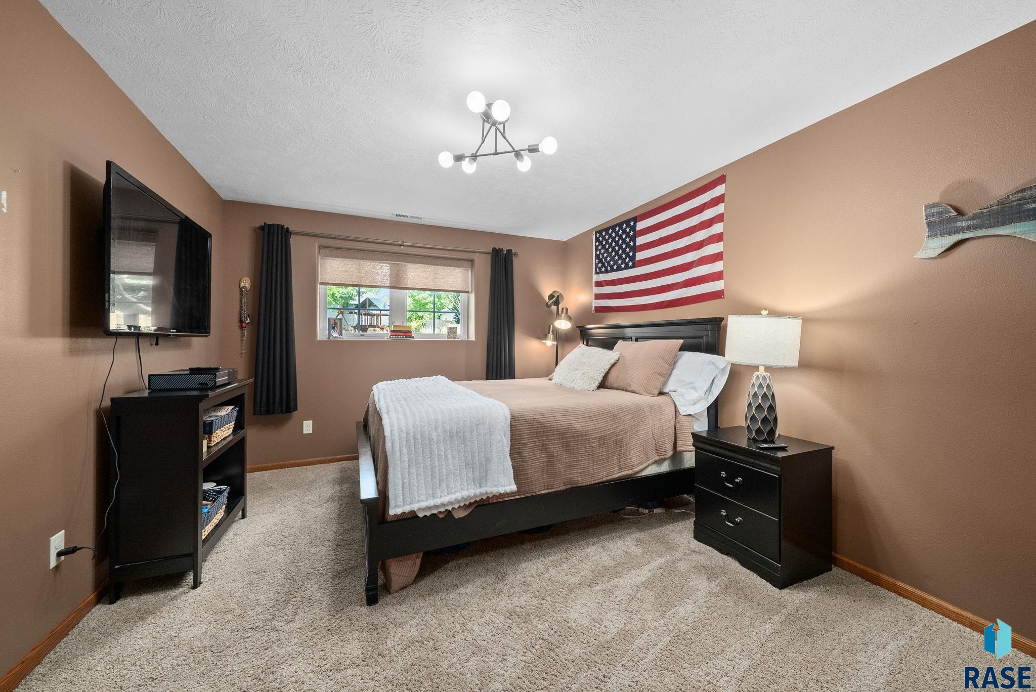 Sioux Falls, South Dakota 57108, United States, 4 Bedrooms Bedrooms, ,4 BathroomsBathrooms,Residential,Active,226775