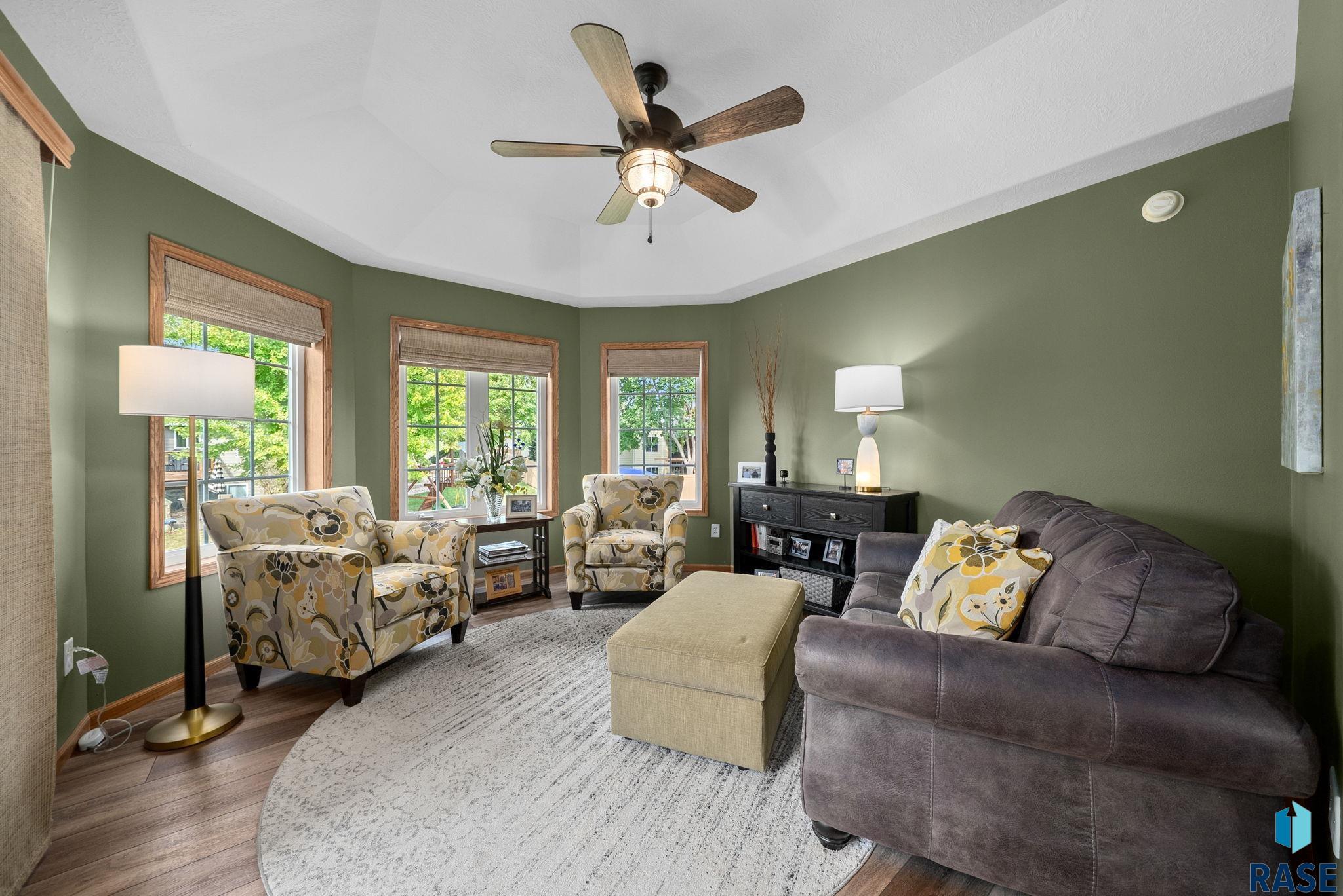 Sioux Falls, South Dakota 57108, United States, 4 Bedrooms Bedrooms, ,4 BathroomsBathrooms,Residential,Active,226775