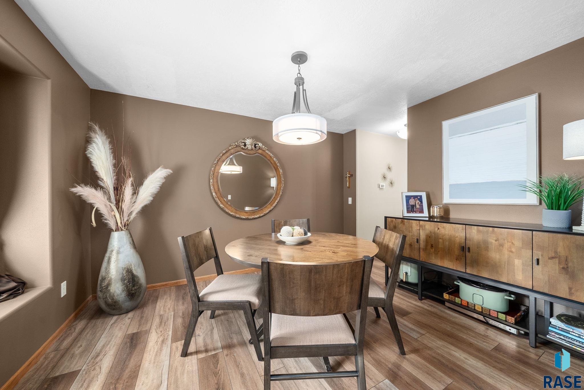 Sioux Falls, South Dakota 57108, United States, 4 Bedrooms Bedrooms, ,4 BathroomsBathrooms,Residential,Active,226775