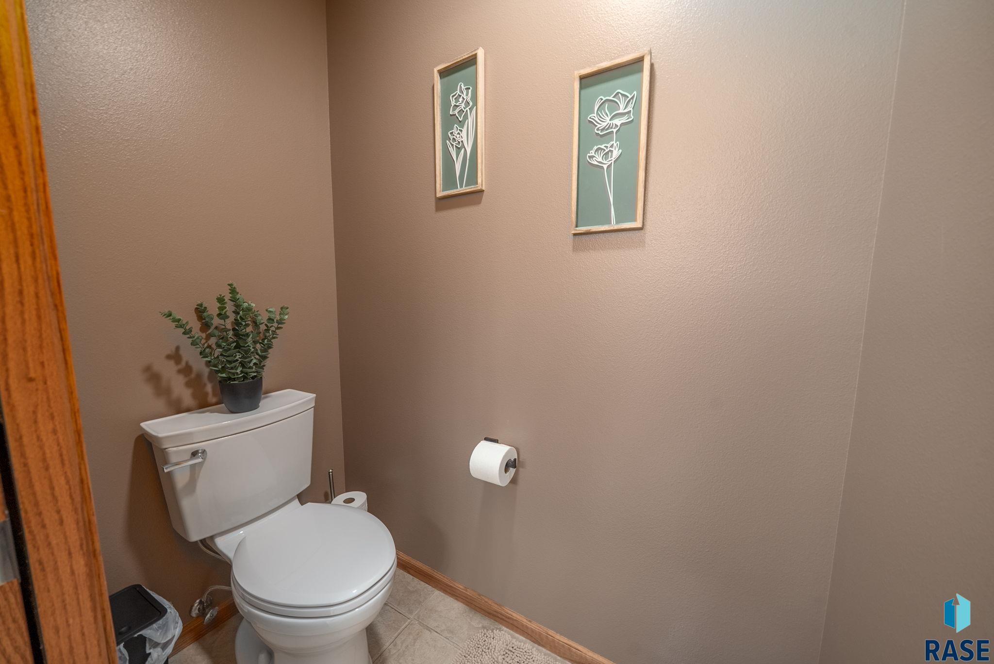 Sioux Falls, South Dakota 57108, United States, 4 Bedrooms Bedrooms, ,4 BathroomsBathrooms,Residential,Active,226775