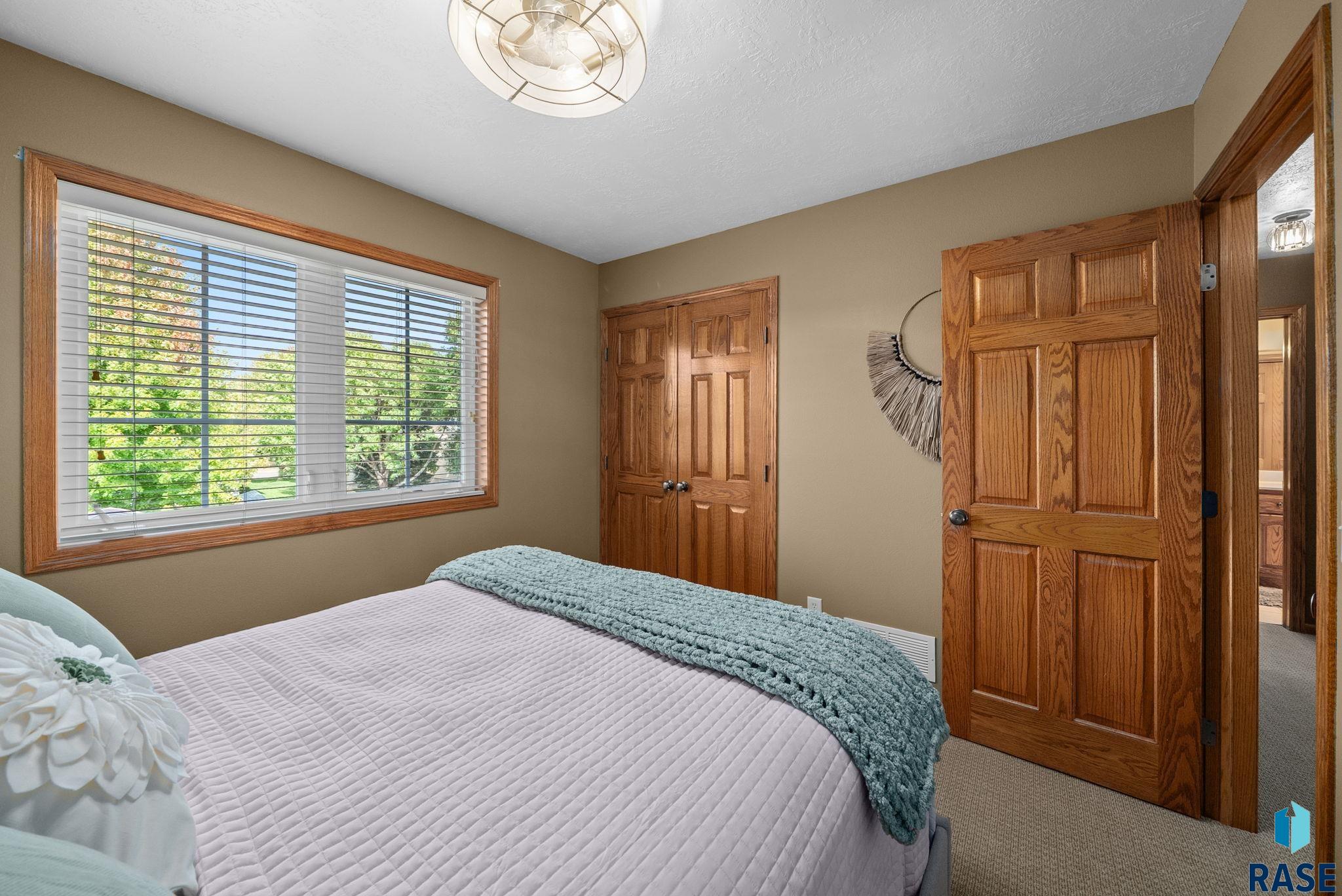 Sioux Falls, South Dakota 57108, United States, 4 Bedrooms Bedrooms, ,4 BathroomsBathrooms,Residential,Active,226775