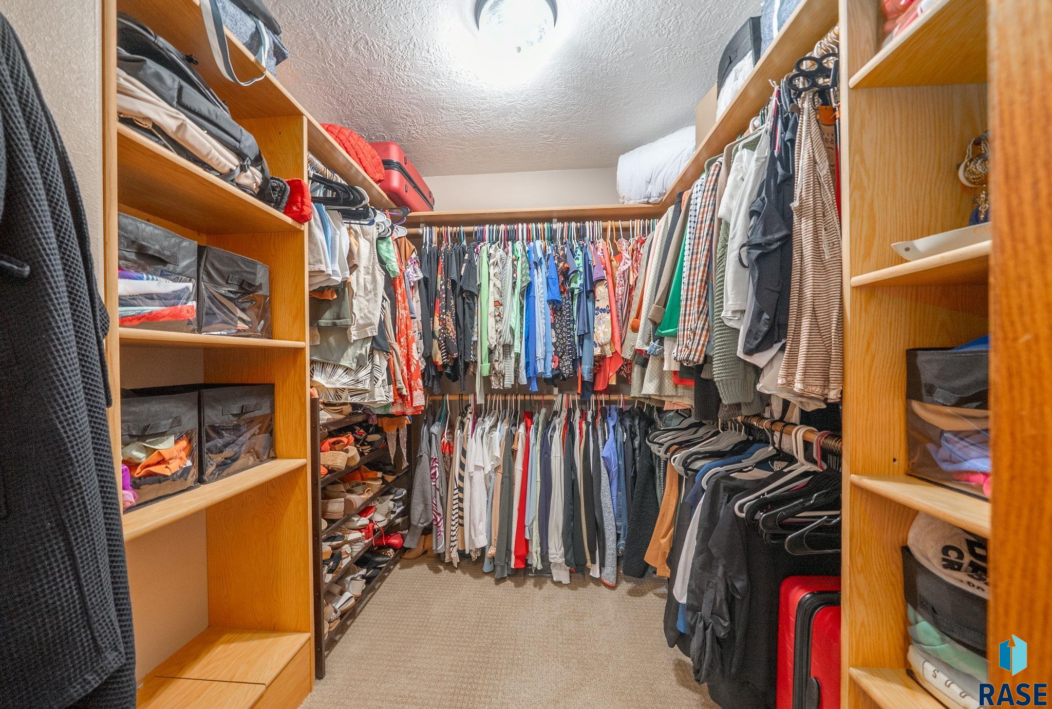 Sioux Falls, South Dakota 57108, United States, 4 Bedrooms Bedrooms, ,4 BathroomsBathrooms,Residential,Active,226775