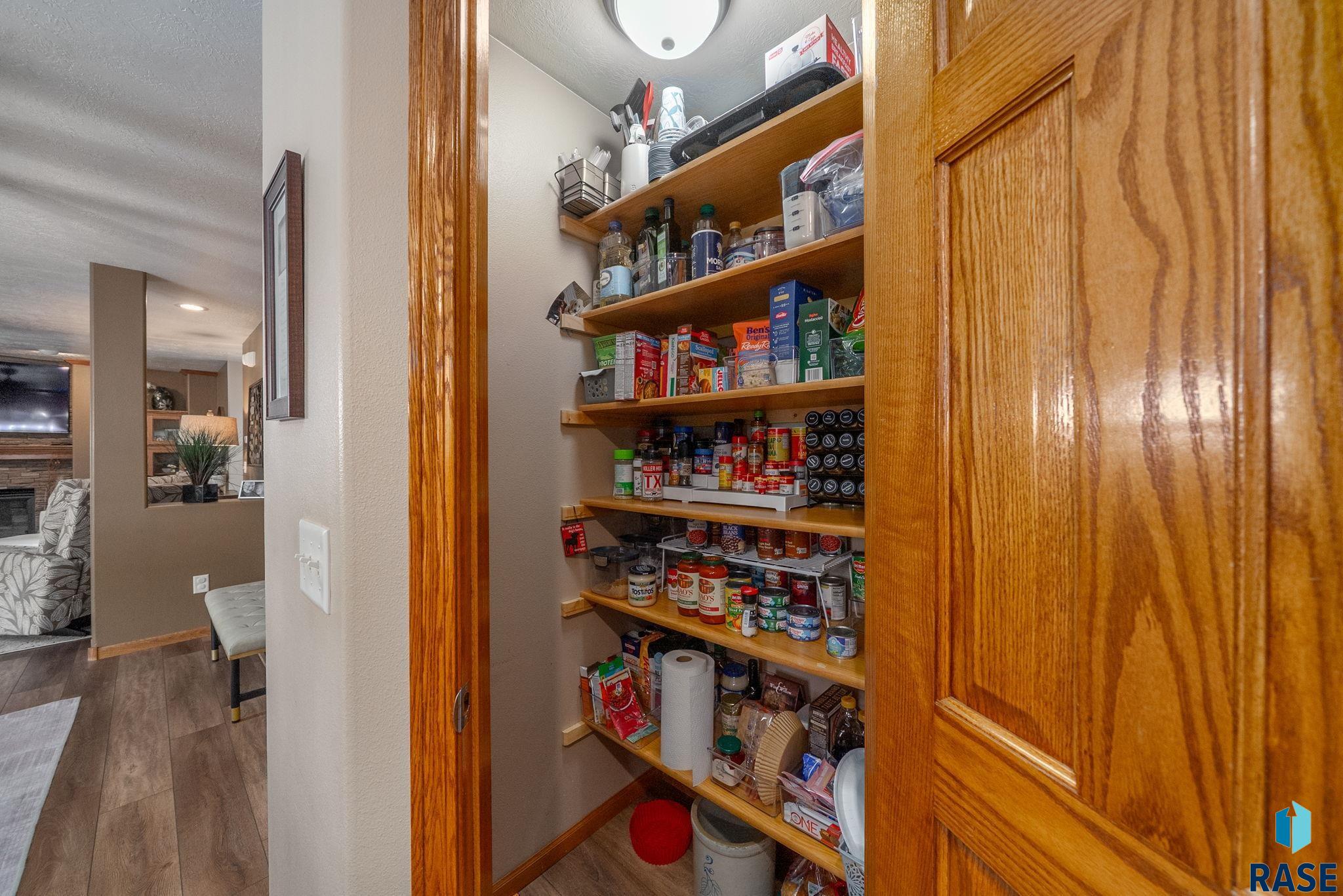 Sioux Falls, South Dakota 57108, United States, 4 Bedrooms Bedrooms, ,4 BathroomsBathrooms,Residential,Active,226775