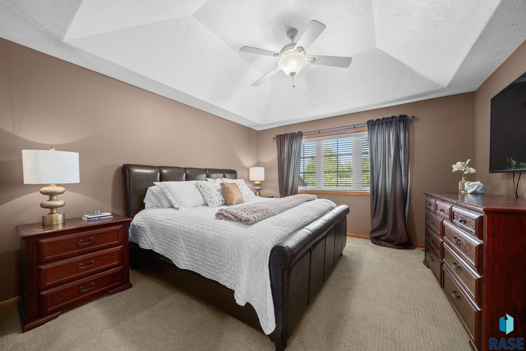 Sioux Falls, South Dakota 57108, United States, 4 Bedrooms Bedrooms, ,4 BathroomsBathrooms,Residential,Active,226775